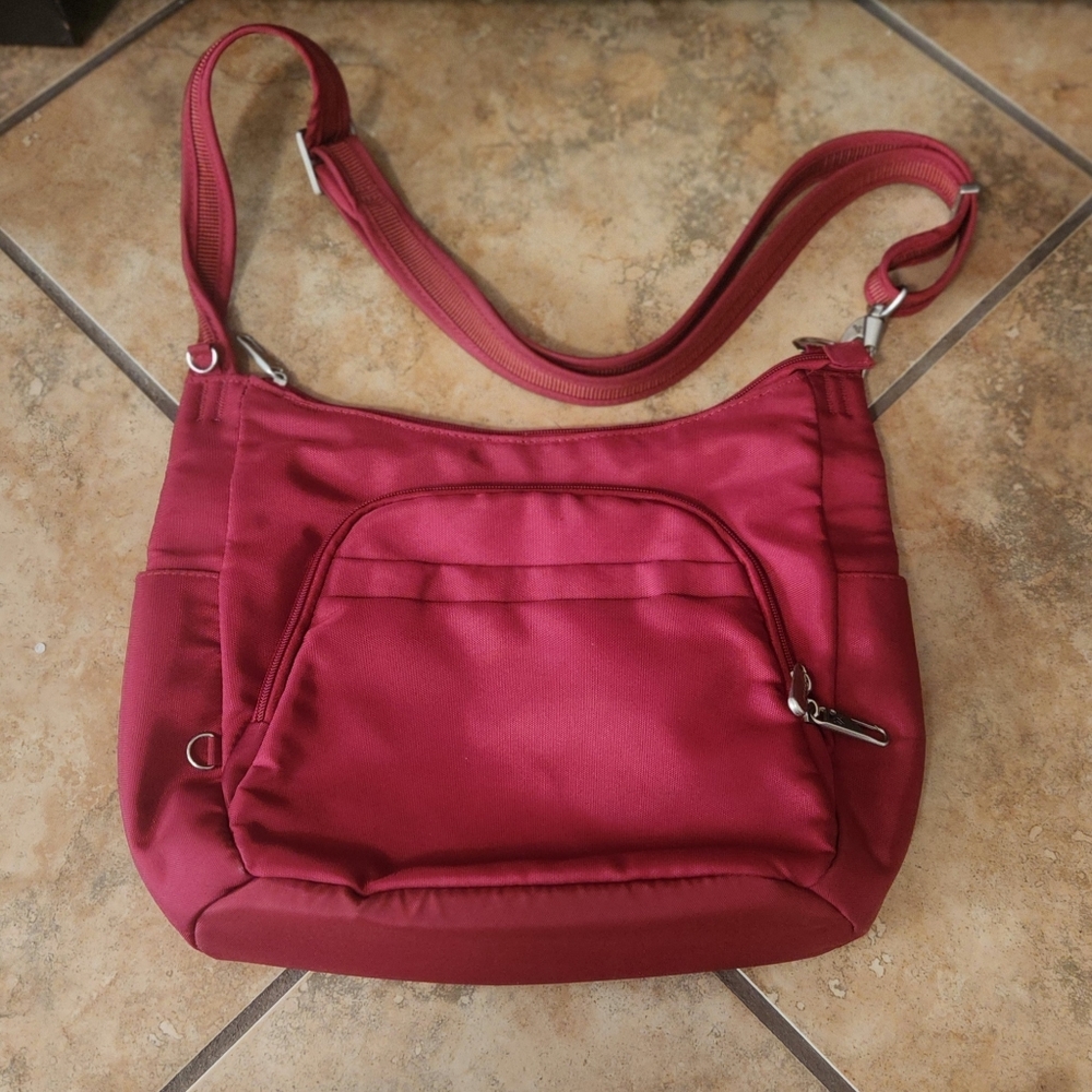 Travelon*Red* Classic Crossbody Bucket Anti-theft Travel Bag - Picture 5 of 10